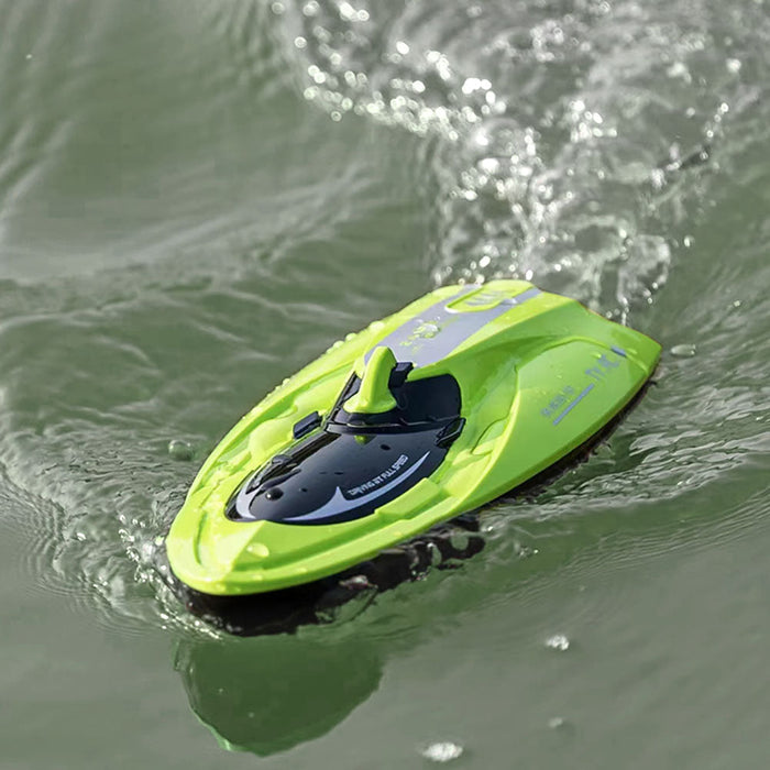 Fayee FY009 - 2.4G High-Speed Remote Control Boat for Kids & Adults - Fast RC Boats Perfect for Pools and Lakes